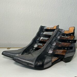 John Fluevog Bekkie ankle boots size 8.5 silver
